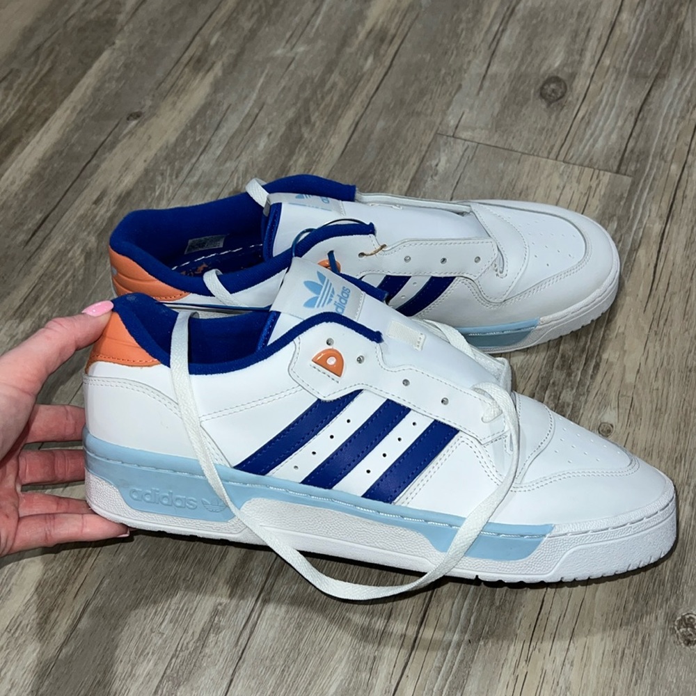 Adidas Riveraly light blue clear sky
